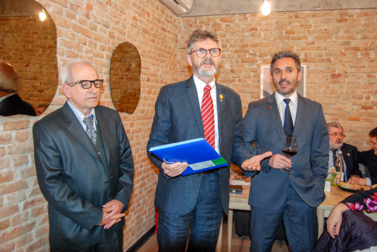 Bojan Bračič commented some details on exhibit to exhibitor Kozma Dashi